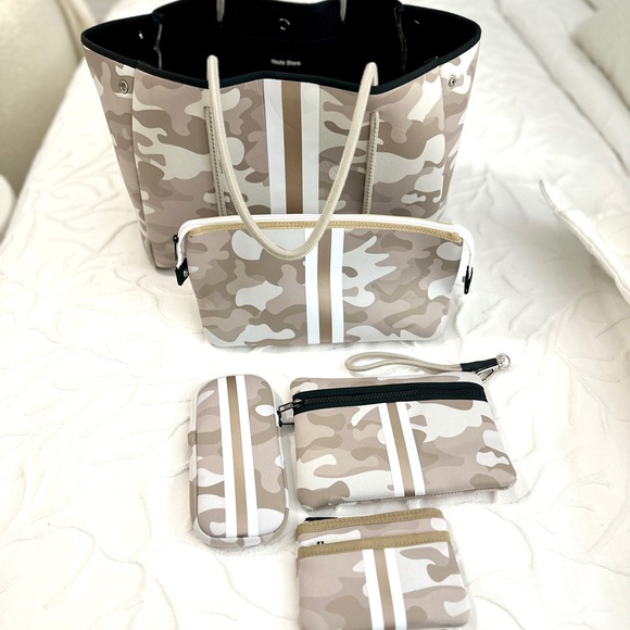 Haute Shore Neoprene Tote Cosmetic Eyeglass Wallet Wristlet Set Beach Lake - Picture 13 of 16